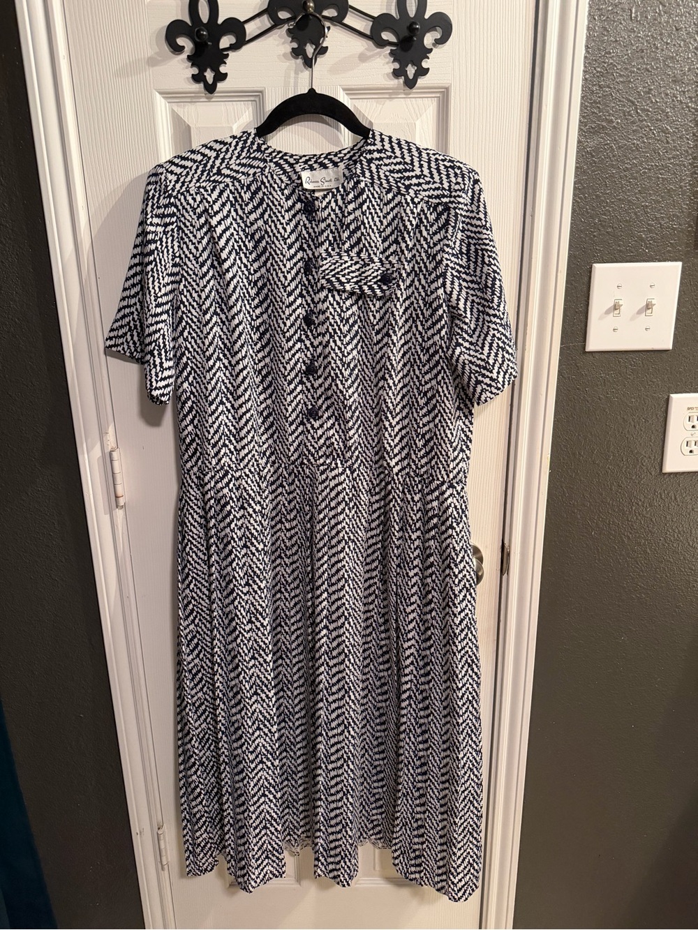 1980s Navy and White Chevron Midi Dress - Short Sleeve, Classic Fit